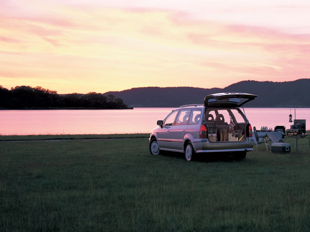 Télécharger fonds décran mitsubishi space wagon gratuitement