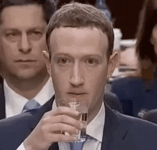 Mark Zuckerberg verre d'eau