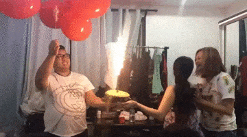 Ballons d'anniversaire qui prennent feu
